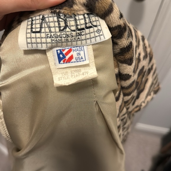 VINTAGE LA BELLE Short Pea Coat with Buttons - Picture 4 of 4